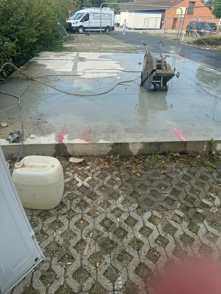 Kontrollierter Rückbau eines Betonbauteils durch BBS Clever
